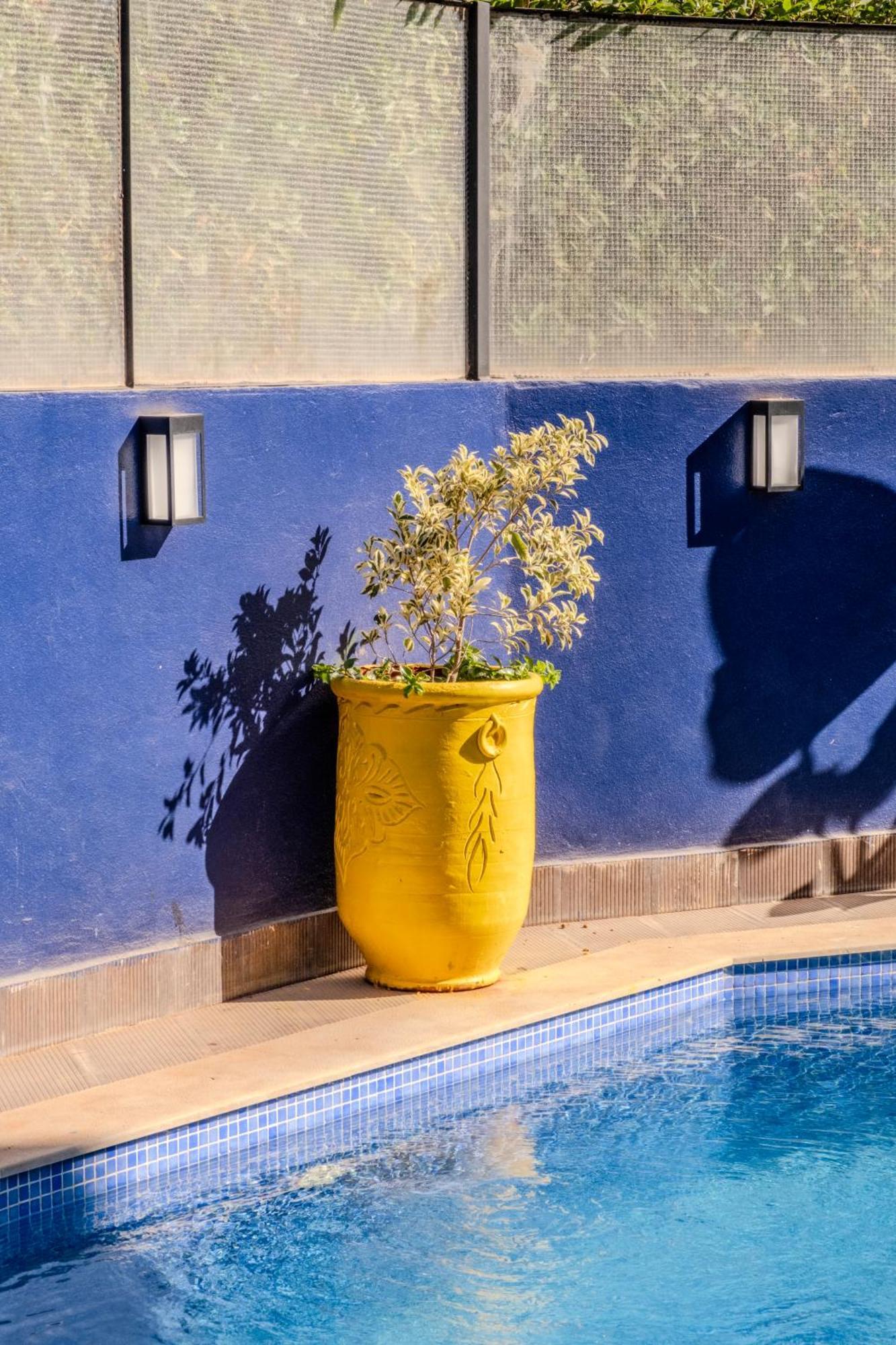Luxury With Pool, Garden & Gated Security * Marrakesh