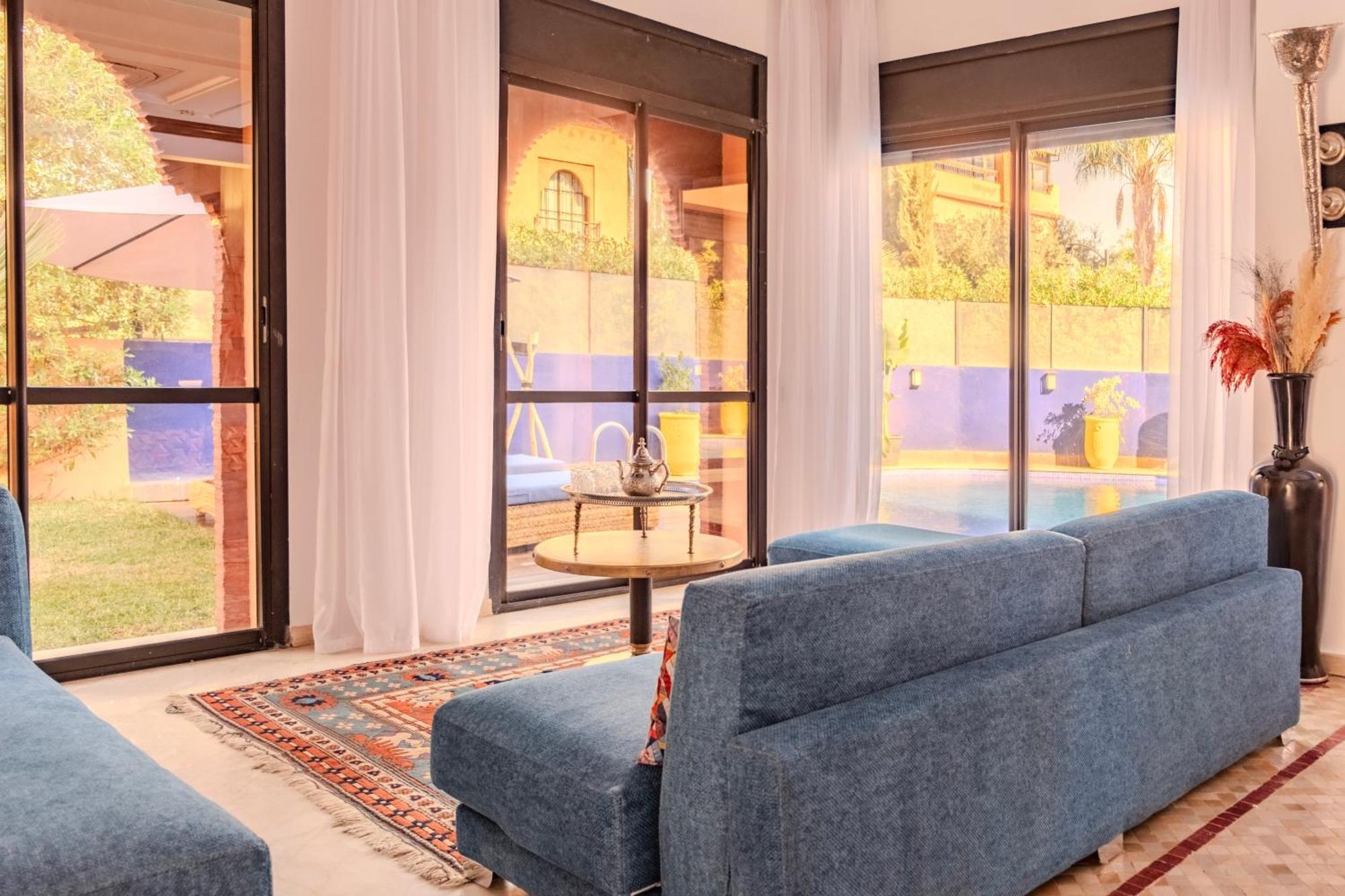 Luxury With Pool, Garden & Gated Security *