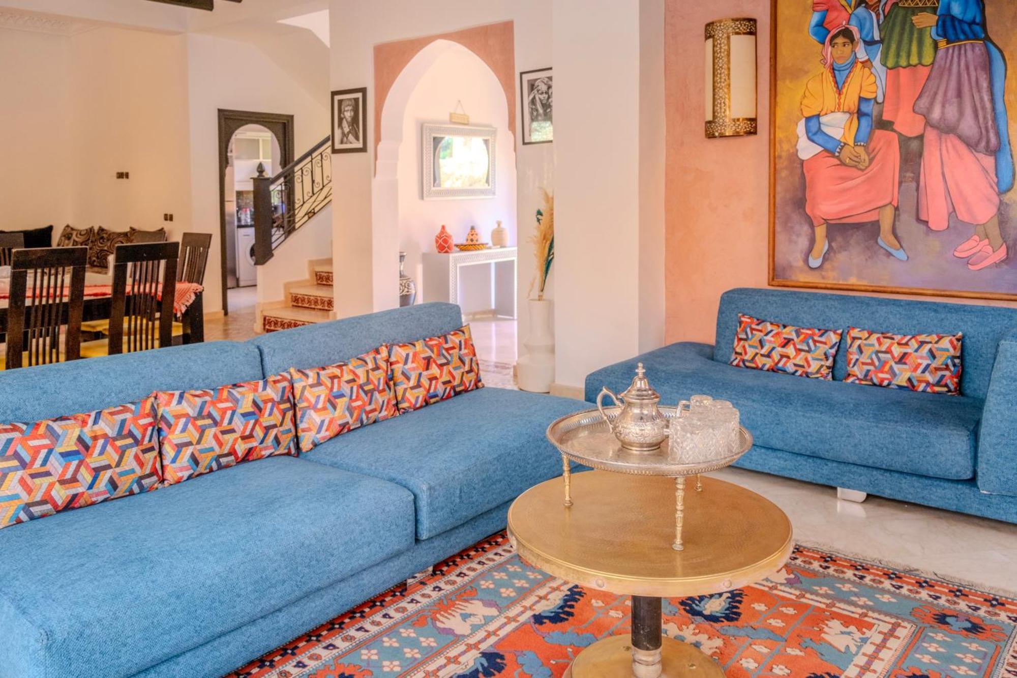 Villa Luxury With Pool, Garden & Gated Security *